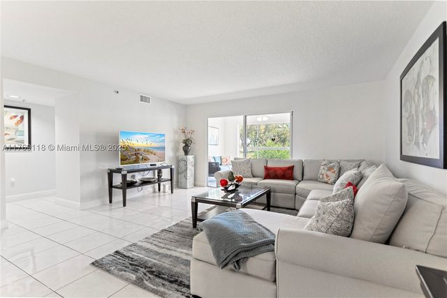 5876 Regal Glen Dr 101, Boynton Beach, FL 33437