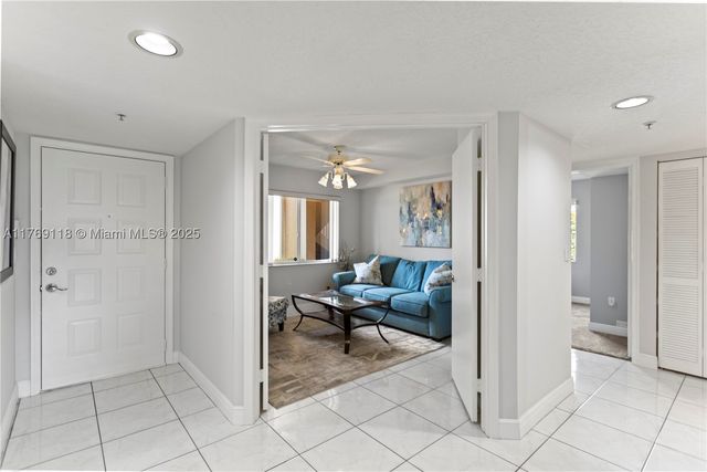 5876 Regal Glen Dr 101, Boynton Beach, FL 33437