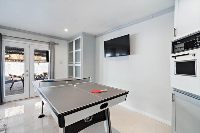 1825 Locksford Street, Houston, TX 77008