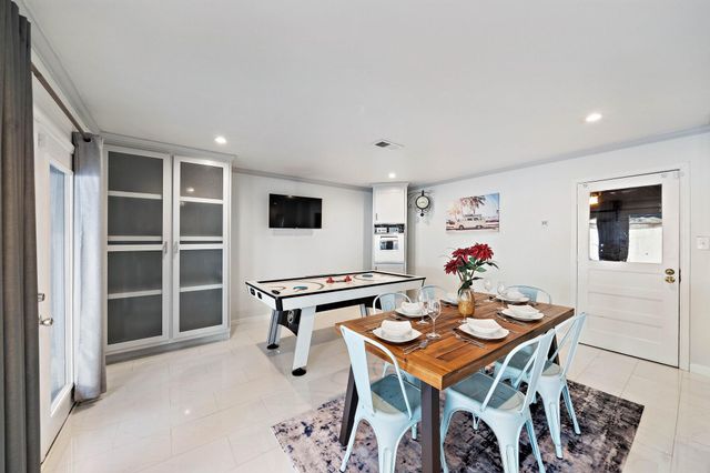 1825 Locksford Street, Houston, TX 77008