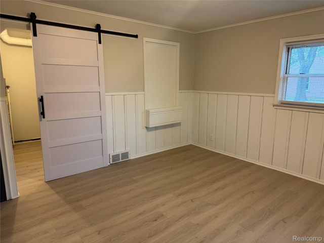 18810 Roscommon Street, Harper Woods, MI 48225