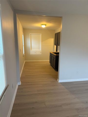 18810 Roscommon Street, Harper Woods, MI 48225