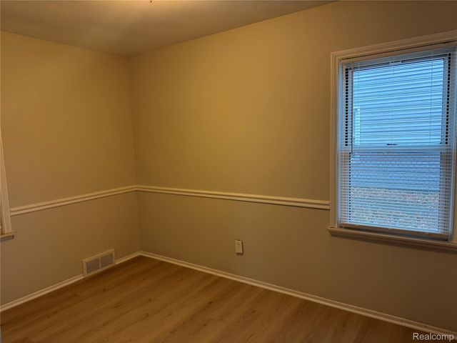 18810 Roscommon Street, Harper Woods, MI 48225