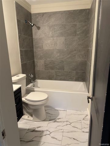 18810 Roscommon Street, Harper Woods, MI 48225