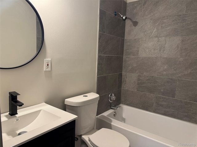 18810 Roscommon Street, Harper Woods, MI 48225