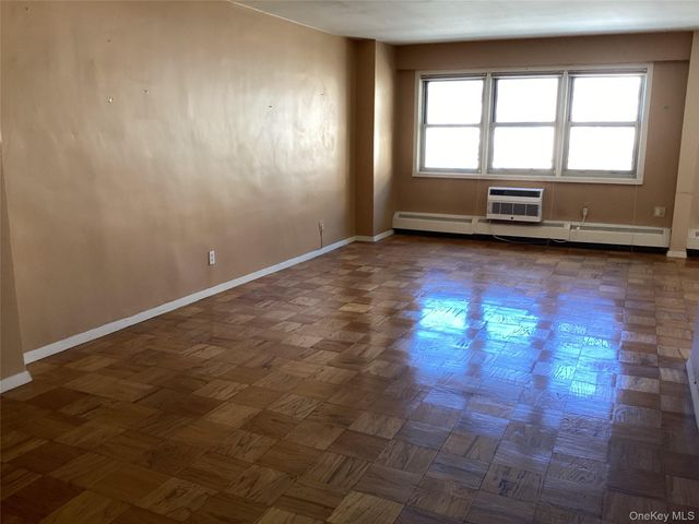 25 Neptune Blvd. 25 Neptune Boulevard 5G, Long Beach, NY 11561