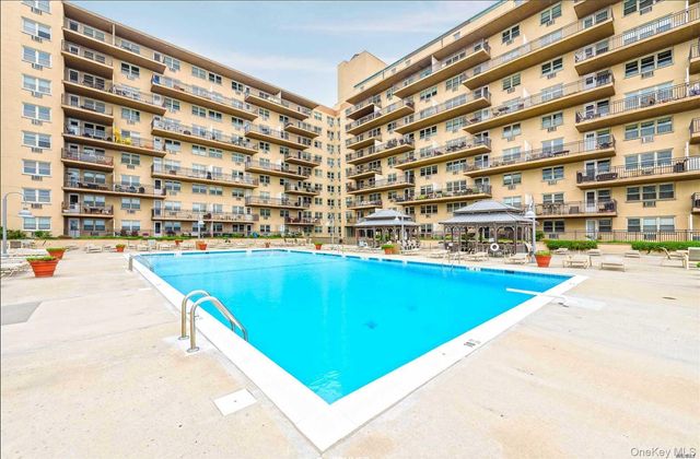 25 Neptune Blvd. 25 Neptune Boulevard 5G, Long Beach, NY 11561