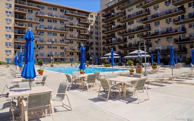 25 Neptune Blvd. 25 Neptune Boulevard 5G, Long Beach, NY 11561