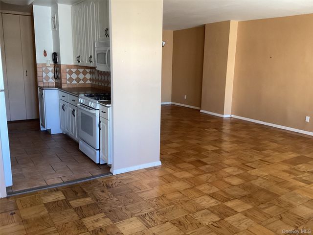 25 Neptune Blvd. 25 Neptune Boulevard 5G, Long Beach, NY 11561