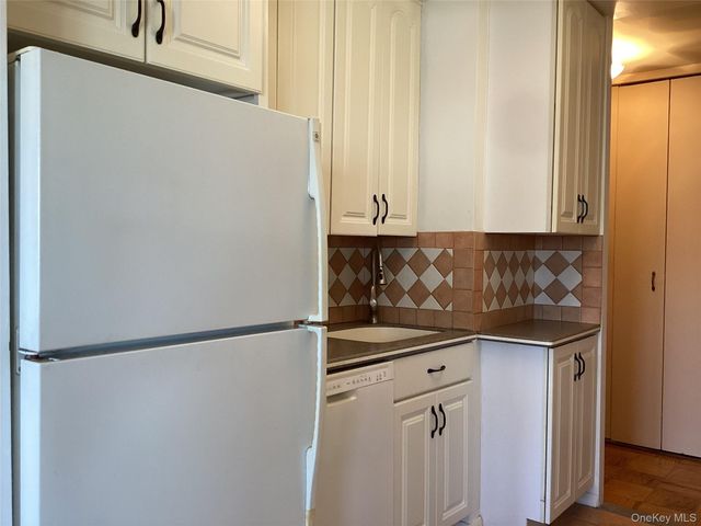 25 Neptune Blvd. 25 Neptune Boulevard 5G, Long Beach, NY 11561