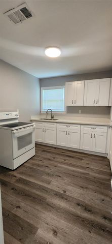 128 Huisache Street, Lake Jackson, TX 77566