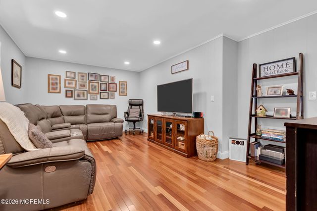 1044 Evelyn Drive, Toms River, NJ 08753