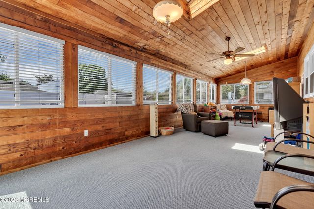 1044 Evelyn Drive, Toms River, NJ 08753