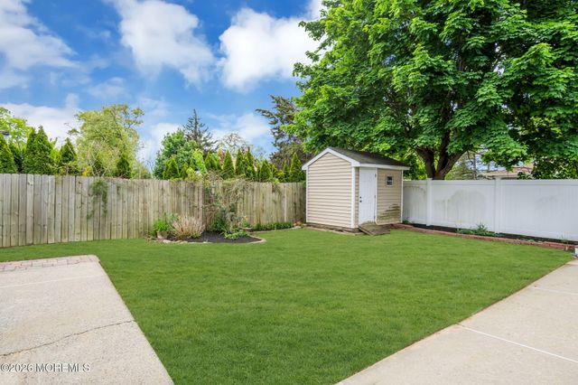 1044 Evelyn Drive, Toms River, NJ 08753