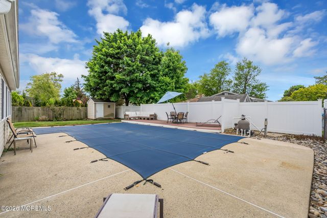 1044 Evelyn Drive, Toms River, NJ 08753