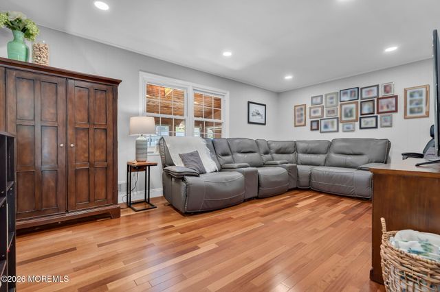 1044 Evelyn Drive, Toms River, NJ 08753