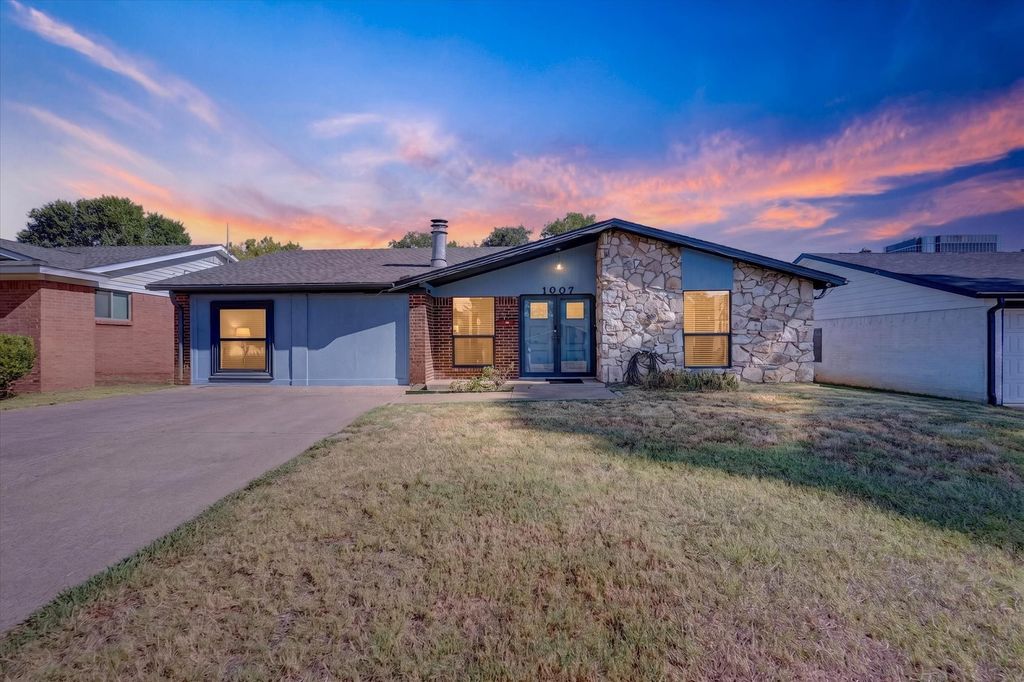 1007 Wildwood Drive, Arlington, TX 76011 — exterior