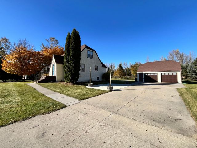 618 E 2nd Street, Starbuck, MN 56381