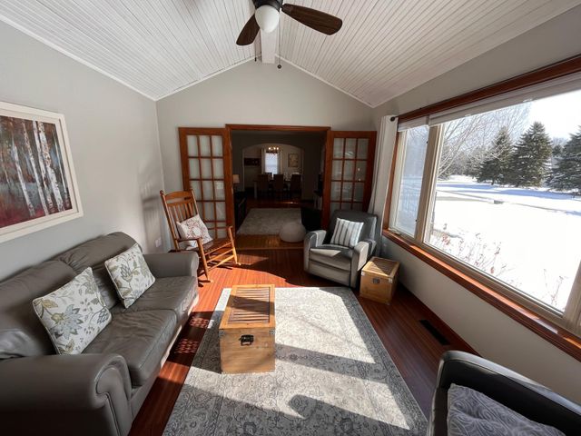 618 E 2nd Street, Starbuck, MN 56381