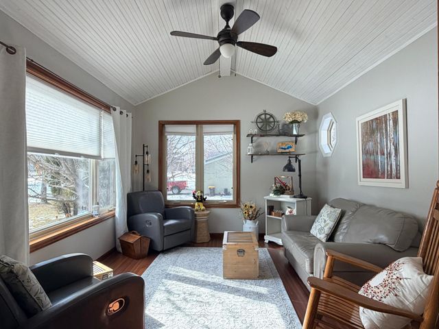 618 E 2nd Street, Starbuck, MN 56381