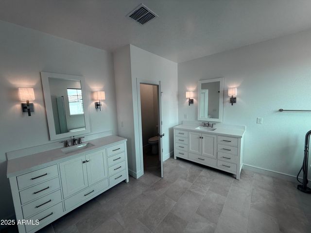 2390 W LOS ARBOLES Place, Chandler, AZ 85224