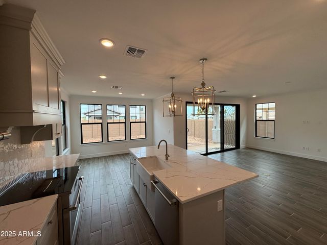 2390 W LOS ARBOLES Place, Chandler, AZ 85224