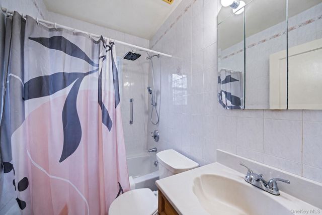 1111 Esther Street, Franklin Square, NY 11010