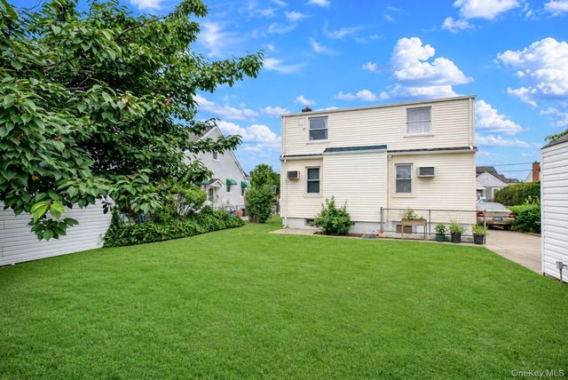 1111 Esther Street, Franklin Square, NY 11010