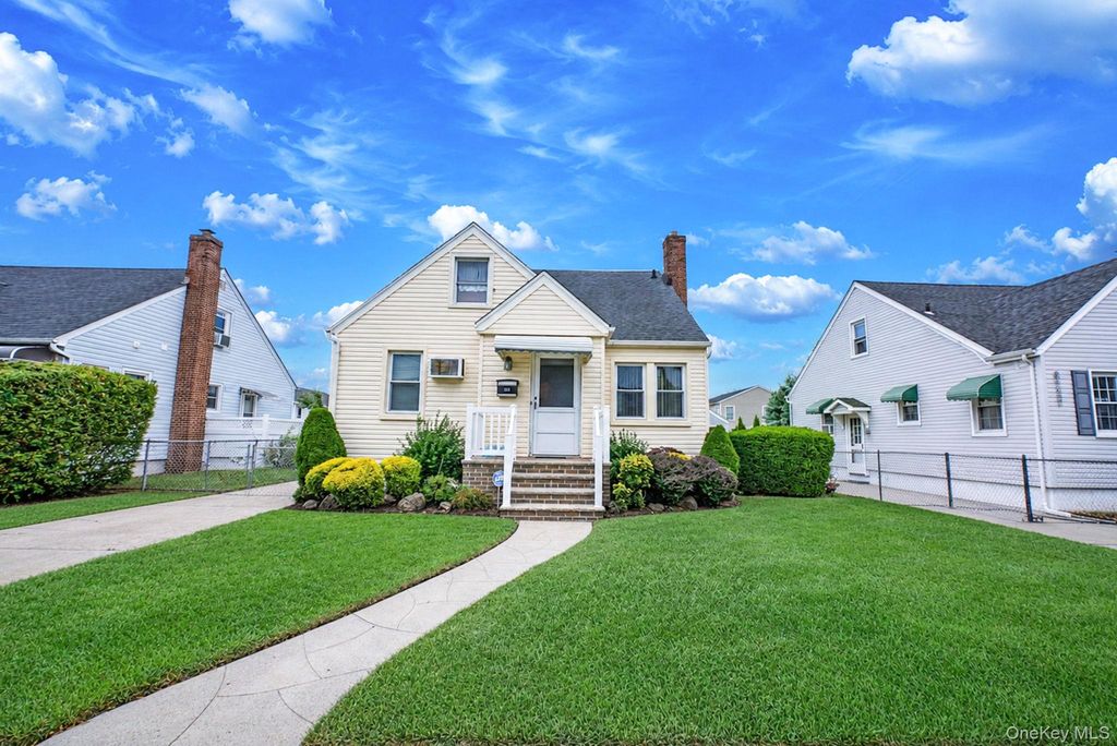1111 Esther Street, Franklin Square, NY 11010