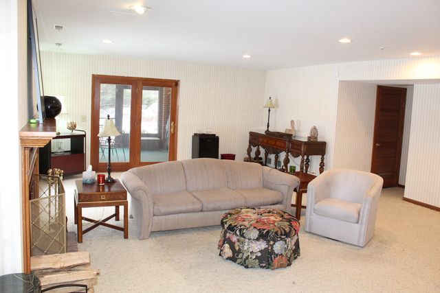 520 W Merri Oaks Road, Barrington Hills, IL 60010