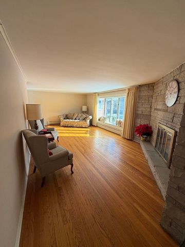 520 W Merri Oaks Road, Barrington Hills, IL 60010