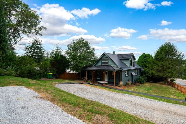 8 bredin avenue, Twp Of But Se, PA 16045