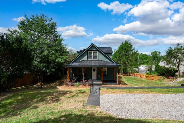 8 bredin avenue, Twp Of But Se, PA 16045