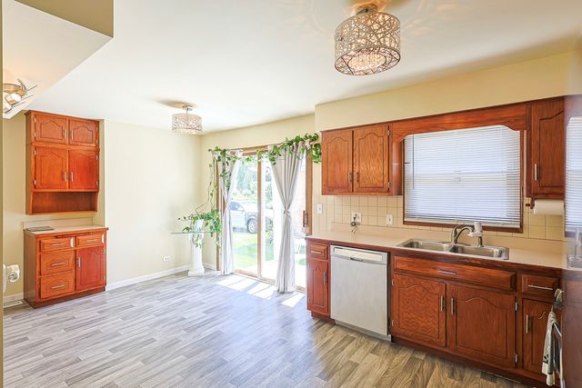 1305 VAN Street, Elgin, IL 60123