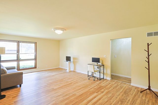 1305 VAN Street, Elgin, IL 60123