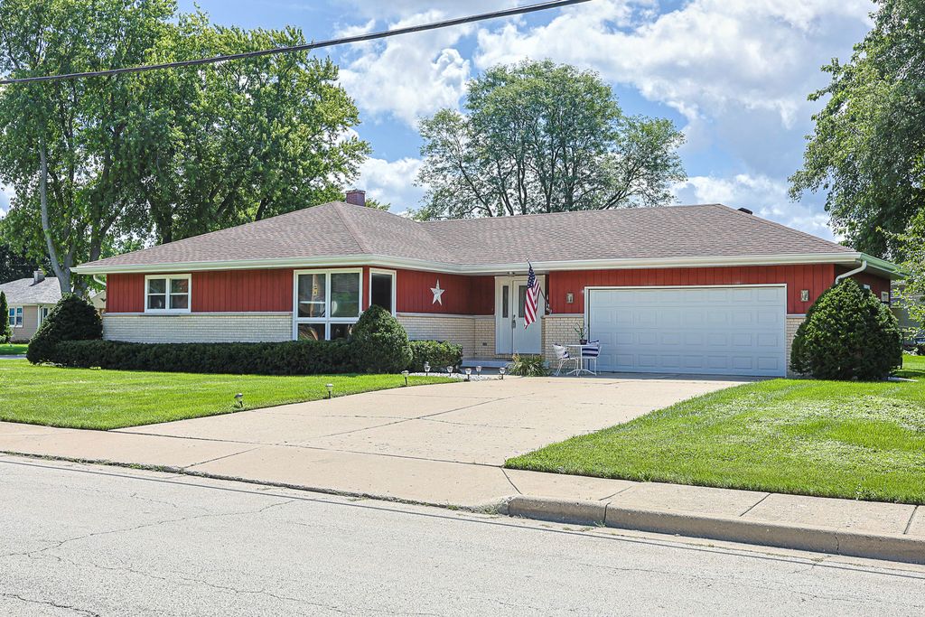 1305 VAN Street, Elgin, IL 60123