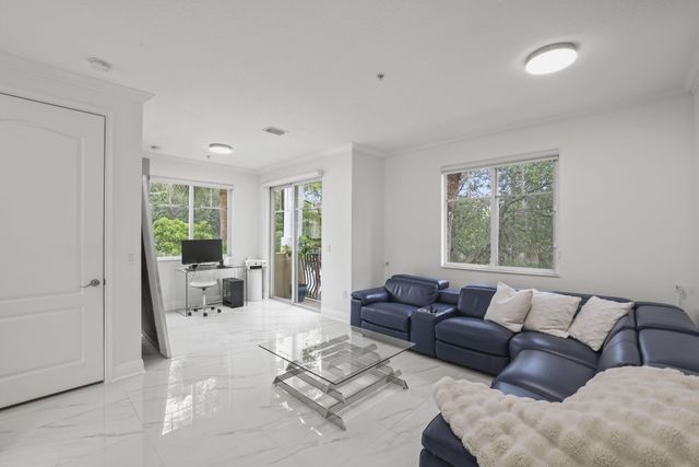 616 NW 38th Circle, Boca Raton, FL 33431