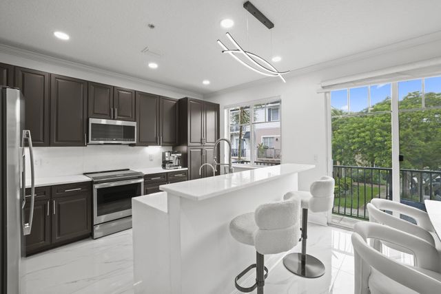 616 NW 38th Circle, Boca Raton, FL 33431