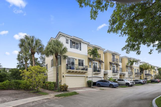 616 NW 38th Circle, Boca Raton, FL 33431