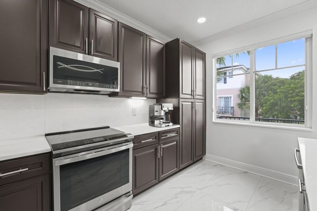 616 NW 38th Circle, Boca Raton, FL 33431