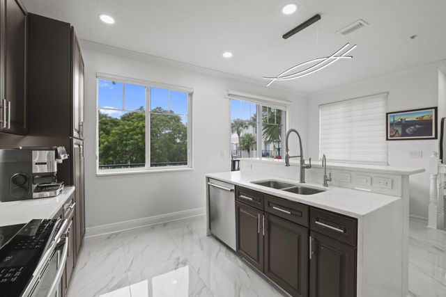 616 NW 38th Circle, Boca Raton, FL 33431