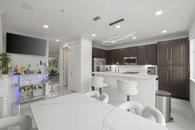 616 NW 38th Circle, Boca Raton, FL 33431