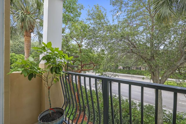 616 NW 38th Circle, Boca Raton, FL 33431
