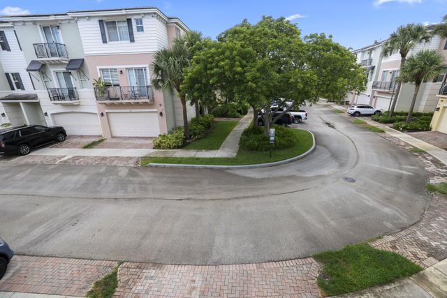 616 NW 38th Circle, Boca Raton, FL 33431