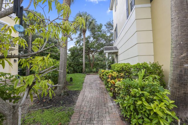 616 NW 38th Circle, Boca Raton, FL 33431