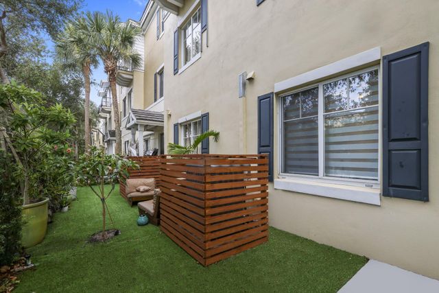 616 NW 38th Circle, Boca Raton, FL 33431