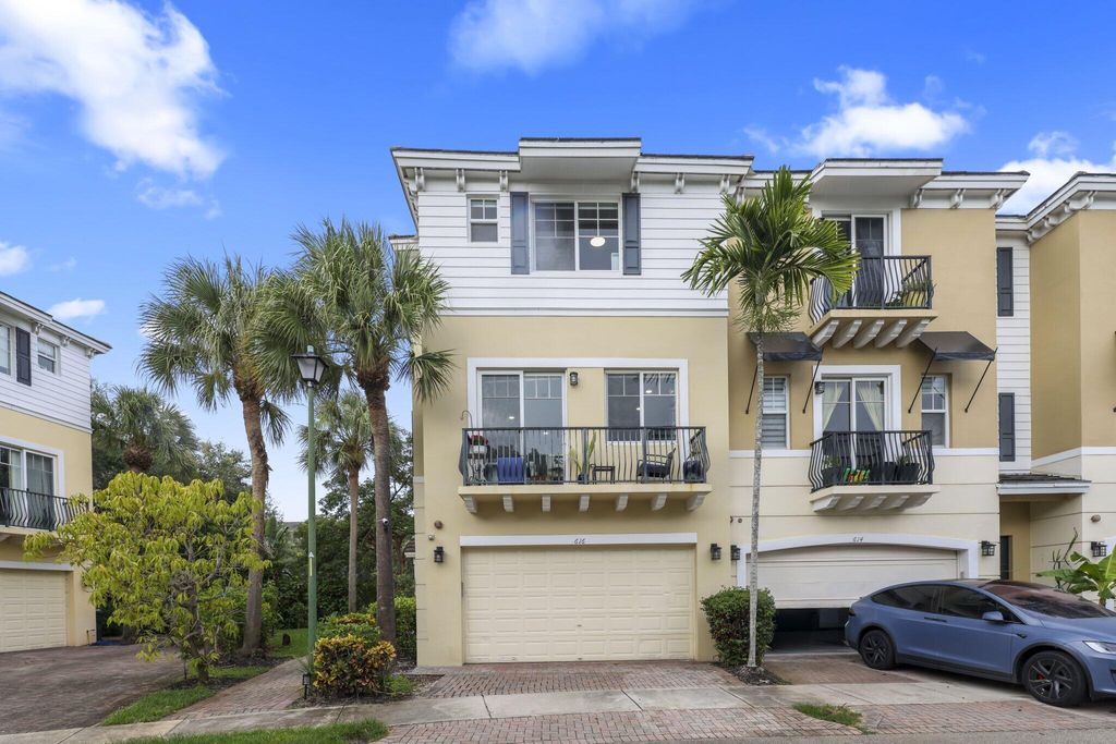 616 NW 38th Circle, Boca Raton, FL 33431