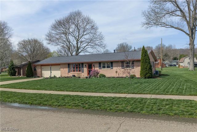 1126 3rd Street SW, New Philadelphia, OH 44663