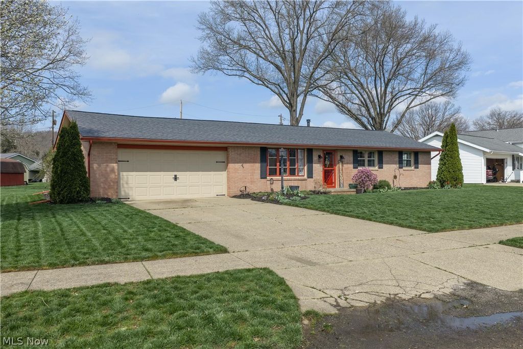 1126 3rd Street SW, New Philadelphia, OH 44663