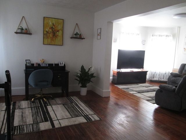68-72 Mooreland St, Springfield, MA 01104